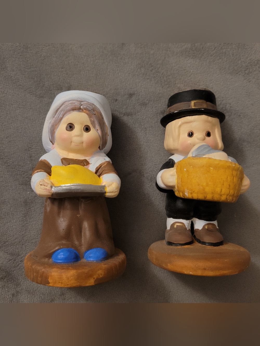 Vintage 1997 Charming pair of pilgrim figurines candle holders. 3.5" approx.